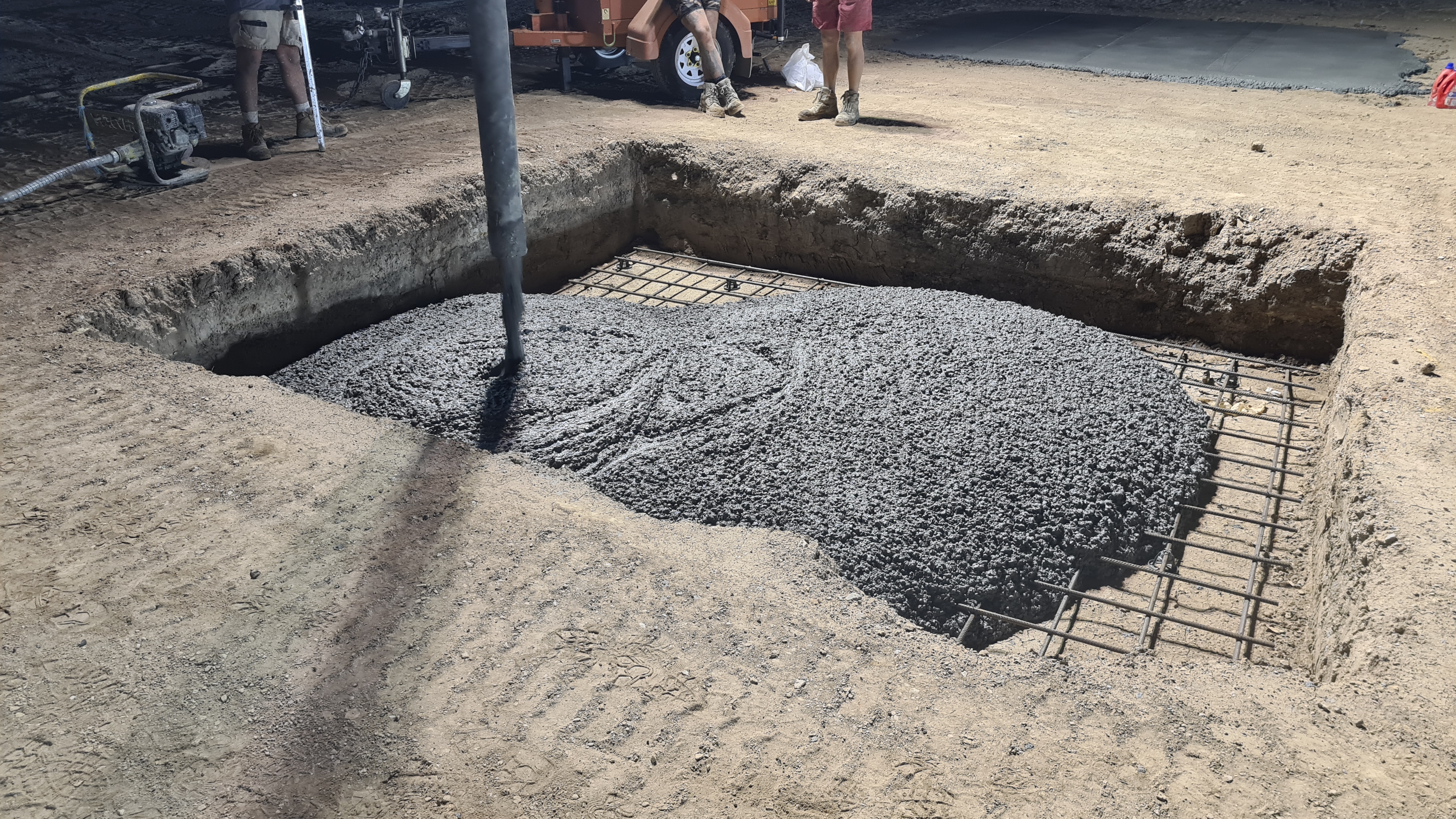 Heavy industrial footings — pumping SteelX into pad footing