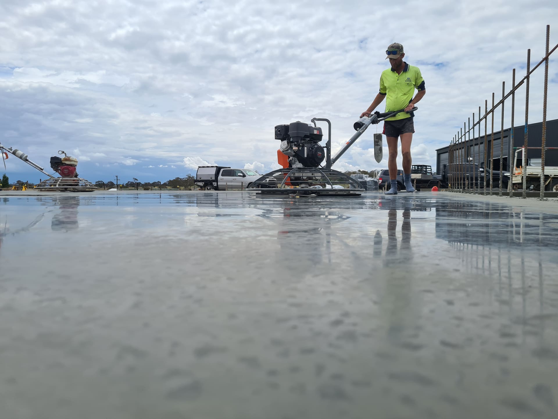 Finishing a concrete slab with a power trowel