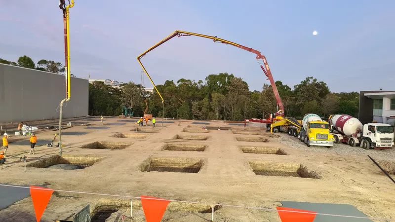 Heavy industrial footings — 580 m³ night pour overview
