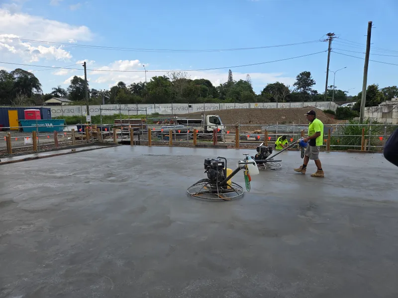 Podium slab — power trowelling at Forest Glen